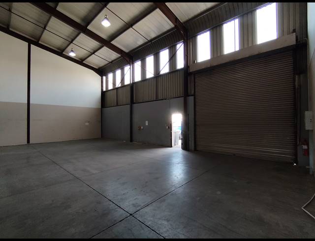 427M² WAREHOUSE TO LET IN AIRPORT PARK